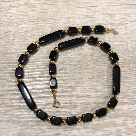 Trifari Black & Gold Bead Necklace.  Vintage - Picture 15 of 16